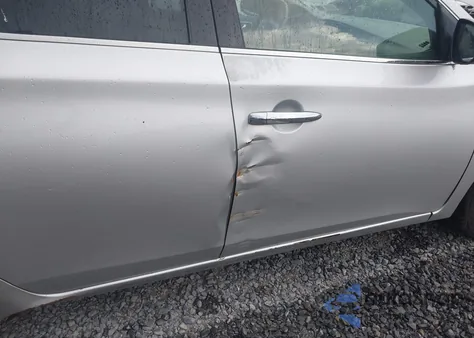 2013 Nissan Sentra Sl z USA, uszkodzony, nr VIN 3N1AB7AP1DL613193